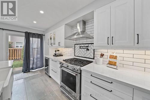 18 Sheardown Trail, Caledon, ON - Indoor Photo Showing Kitchen