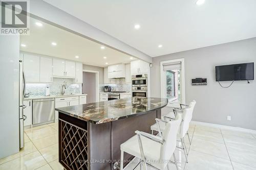 23 Anglin Drive, Richmond Hill, ON - Indoor Photo Showing Kitchen