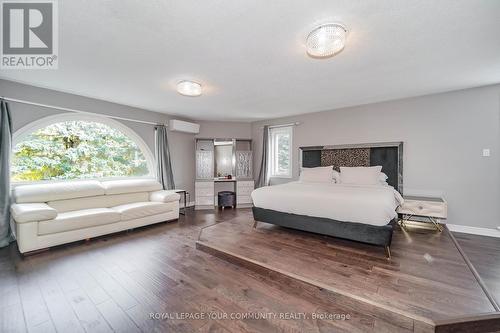 23 Anglin Drive, Richmond Hill, ON - Indoor Photo Showing Bedroom