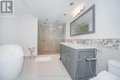 23 Anglin Drive, Richmond Hill, ON - Indoor Photo Showing Bathroom