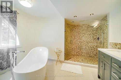 23 Anglin Drive, Richmond Hill, ON - Indoor Photo Showing Bathroom