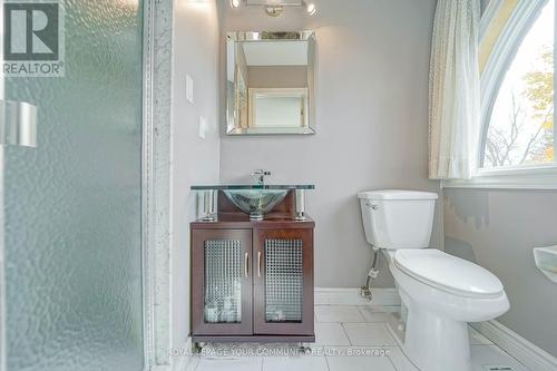 23 Anglin Drive, Richmond Hill, ON - Indoor Photo Showing Bathroom