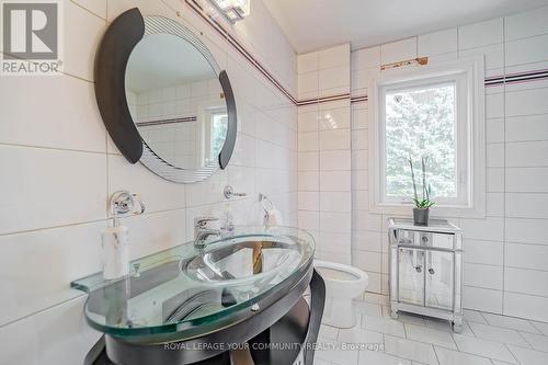 23 Anglin Drive, Richmond Hill, ON - Indoor Photo Showing Bathroom