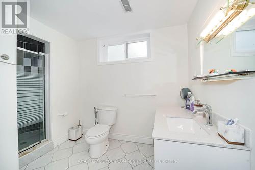 23 Anglin Drive, Richmond Hill, ON - Indoor Photo Showing Bathroom