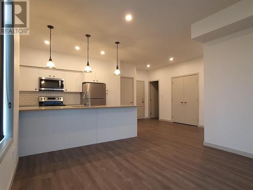 766 Tranquille Road Unit# 407, Kamloops, BC - Indoor Photo Showing Kitchen With Upgraded Kitchen