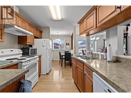 319 Brooke Drive, Chase, BC - Indoor Photo Showing Kitchen With Double Sink