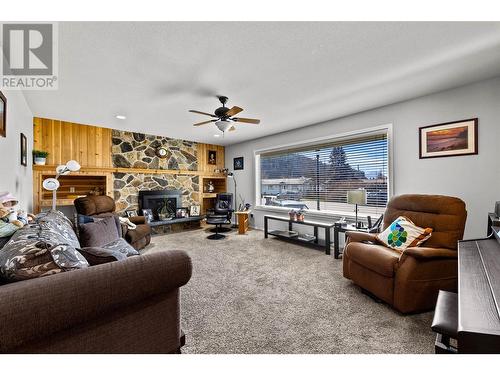 319 Brooke Drive, Chase, BC - Indoor Photo Showing Living Room With Fireplace