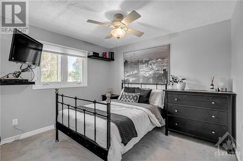 22 Stroughton Crescent, Munster, ON - Indoor Photo Showing Bedroom