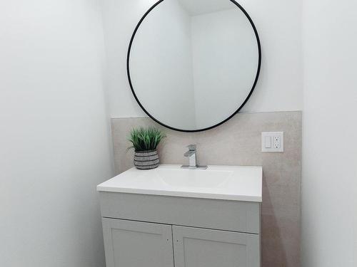 Powder room - 4116 Rue St-Denis, Montréal (Le Plateau-Mont-Royal), QC 