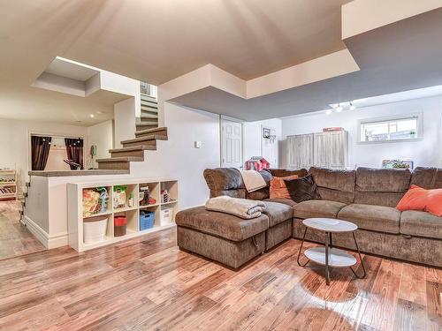 Family room - 214 Rue Jean-Pierre, Sainte-Sophie, QC - Indoor Photo Showing Living Room