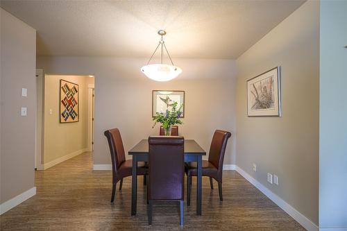 7-4404 Pleasant Valley Road, Vernon, BC - Indoor Photo Showing Dining Room