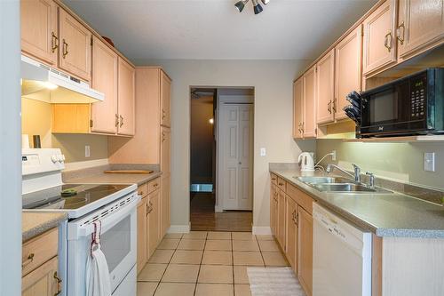 7-4404 Pleasant Valley Road, Vernon, BC - Indoor Photo Showing Kitchen With Double Sink