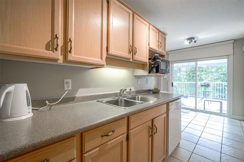 7-4404 Pleasant Valley Road, Vernon, BC - Indoor Photo Showing Kitchen With Double Sink