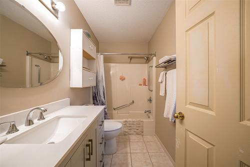 7-4404 Pleasant Valley Road, Vernon, BC - Indoor Photo Showing Bathroom