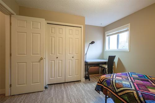 7-4404 Pleasant Valley Road, Vernon, BC - Indoor Photo Showing Bedroom