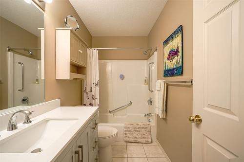 7-4404 Pleasant Valley Road, Vernon, BC - Indoor Photo Showing Bathroom