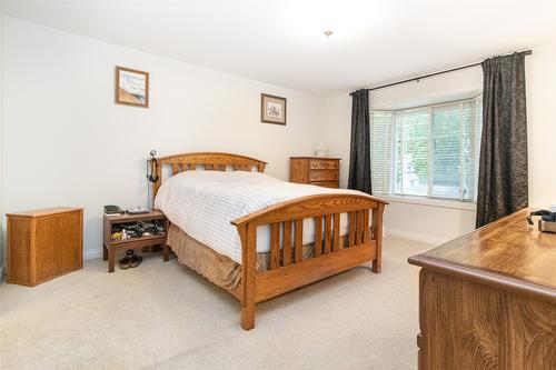 102-1321 Ridgeway Drive, Kelowna, BC - Indoor Photo Showing Bedroom