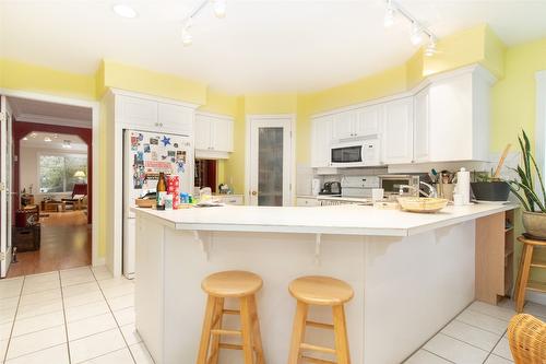 102-1321 Ridgeway Drive, Kelowna, BC - Indoor Photo Showing Kitchen