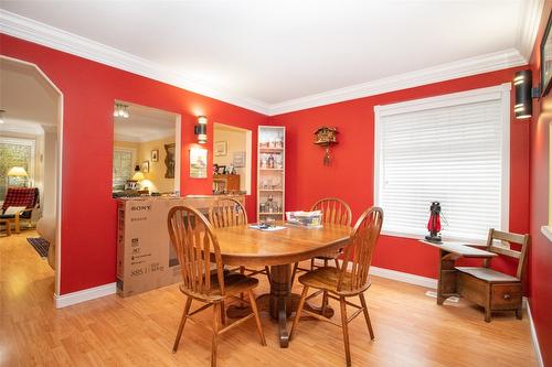 102-1321 Ridgeway Drive, Kelowna, BC - Indoor Photo Showing Dining Room