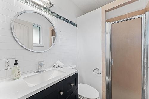 680 Princess Road, Kelowna, BC - Indoor Photo Showing Bathroom