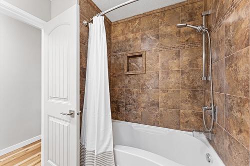 680 Princess Road, Kelowna, BC - Indoor Photo Showing Bathroom