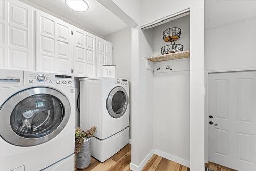 680 Princess Road, Kelowna, BC - Indoor Photo Showing Laundry Room