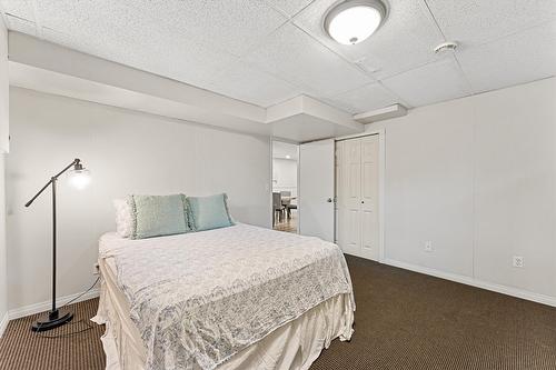 680 Princess Road, Kelowna, BC - Indoor Photo Showing Bedroom