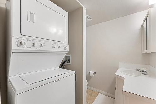 680 Princess Road, Kelowna, BC - Indoor Photo Showing Laundry Room