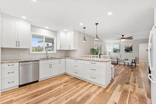 680 Princess Road, Kelowna, BC - Indoor Photo Showing Kitchen With Upgraded Kitchen