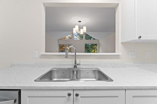 7-171 17 Street, Salmon Arm, BC - Indoor Photo Showing Kitchen With Double Sink