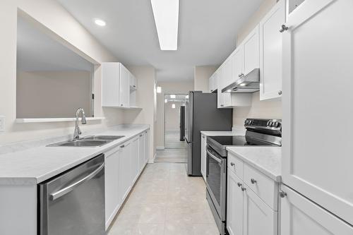 7-171 17 Street, Salmon Arm, BC - Indoor Photo Showing Kitchen With Double Sink