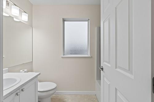 7-171 17 Street, Salmon Arm, BC - Indoor Photo Showing Bathroom