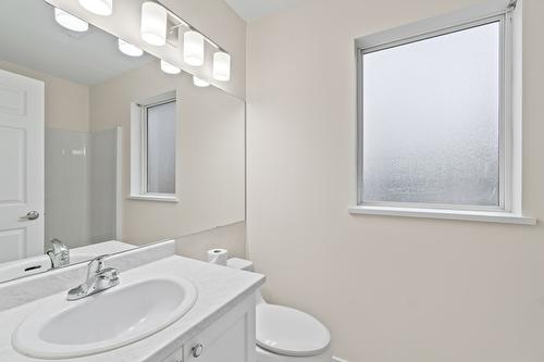 7-171 17 Street, Salmon Arm, BC - Indoor Photo Showing Bathroom