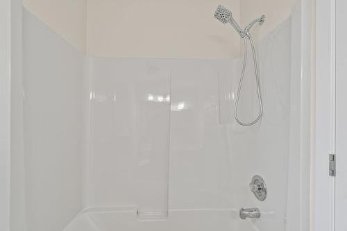 7-171 17 Street, Salmon Arm, BC - Indoor Photo Showing Bathroom