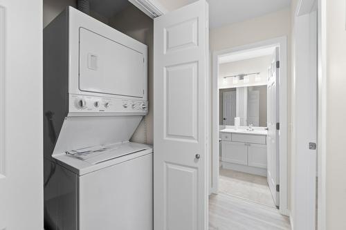 7-171 17 Street, Salmon Arm, BC - Indoor Photo Showing Laundry Room