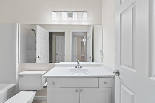 7-171 17 Street, Salmon Arm, BC - Indoor Photo Showing Bathroom