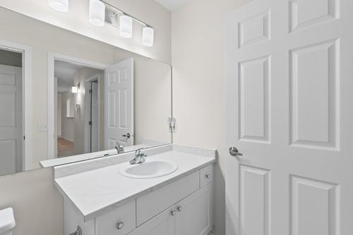 7-171 17 Street, Salmon Arm, BC - Indoor Photo Showing Bathroom