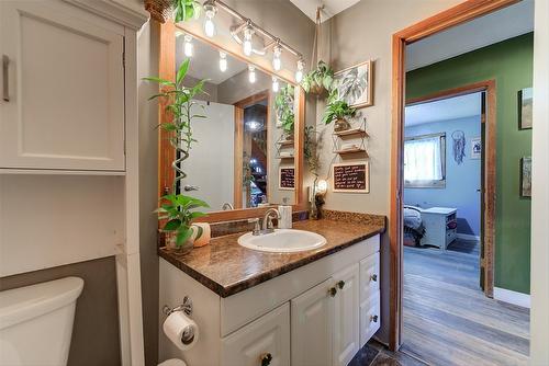 5974 Farmers Drive, Kelowna, BC - Indoor Photo Showing Bathroom