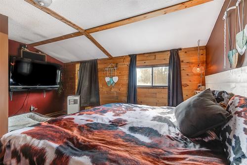 5974 Farmers Drive, Kelowna, BC - Indoor Photo Showing Bedroom