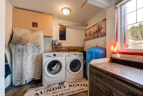 5974 Farmers Drive, Kelowna, BC - Indoor Photo Showing Laundry Room