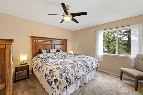 32-2210 Horizon Drive, West Kelowna, BC - Indoor Photo Showing Bedroom