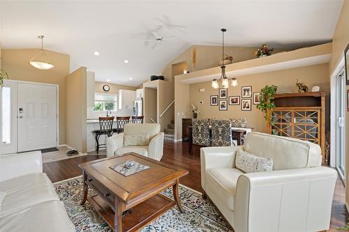 32-2210 Horizon Drive, West Kelowna, BC - Indoor Photo Showing Living Room