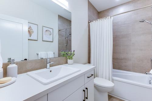 3384 Lavender Lane, Kelowna, BC - Indoor Photo Showing Bathroom