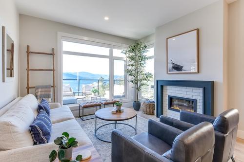 3384 Lavender Lane, Kelowna, BC - Indoor Photo Showing Living Room With Fireplace