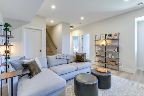 3384 Lavender Lane, Kelowna, BC - Indoor Photo Showing Living Room