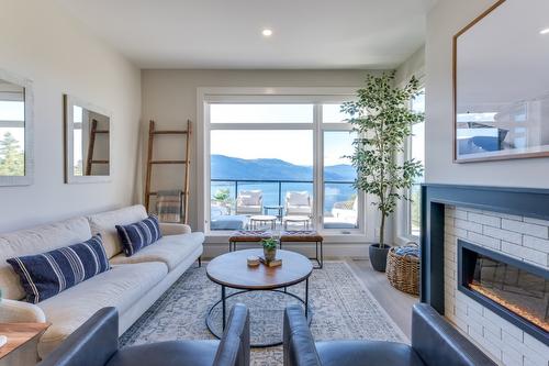 3384 Lavender Lane, Kelowna, BC - Indoor Photo Showing Living Room With Fireplace