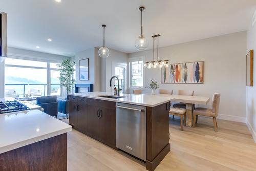 3384 Lavender Lane, Kelowna, BC - Indoor Photo Showing Kitchen With Upgraded Kitchen