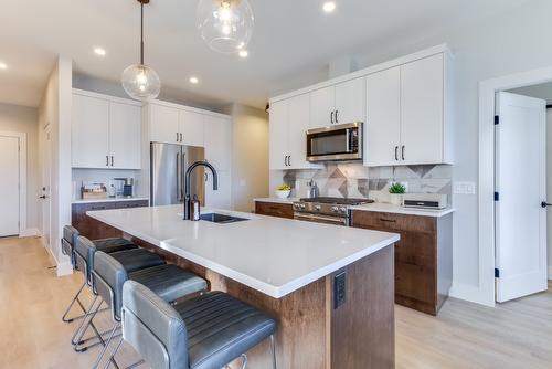 3384 Lavender Lane, Kelowna, BC - Indoor Photo Showing Kitchen With Upgraded Kitchen