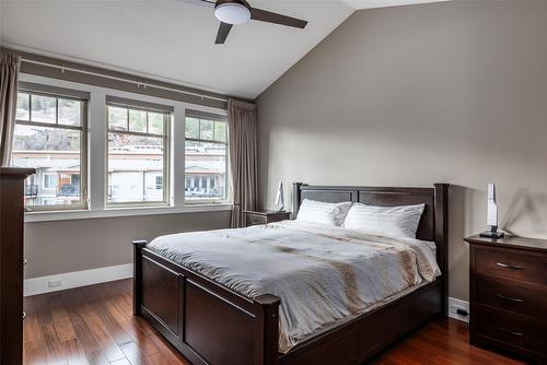 203-4000 Redstone Crescent, Peachland, BC - Indoor Photo Showing Bedroom