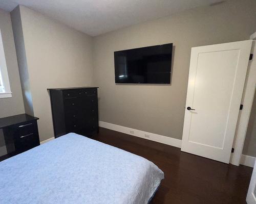 203-4000 Redstone Crescent, Peachland, BC - Indoor Photo Showing Bedroom